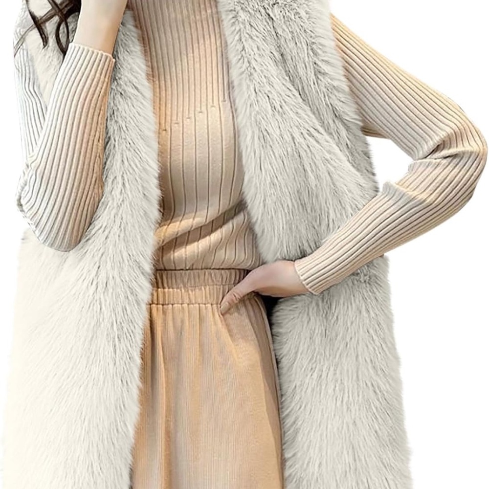 GAP Women's Faux Fur Vest - Cream